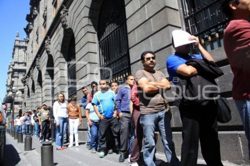 LARGAS FILAS PARA CONSEGUIR BOLETOS SELECCIÓN MEXICANA