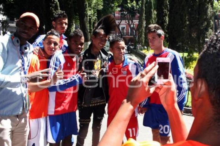 LA SELECCIÓN DE CUBA VISITÓ EL ZÓCALO