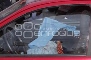 MUERTO AL INTERIOR DE AUTO