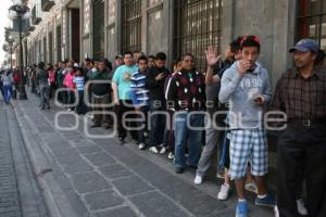 LARGAS FILAS PARA CONSEGUIR BOLETOS SELECCIÓN MEXICANA