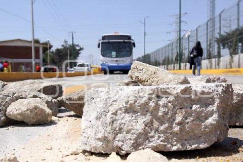 BLOQUEAN RUTA EN LA RIVERA ANAYA