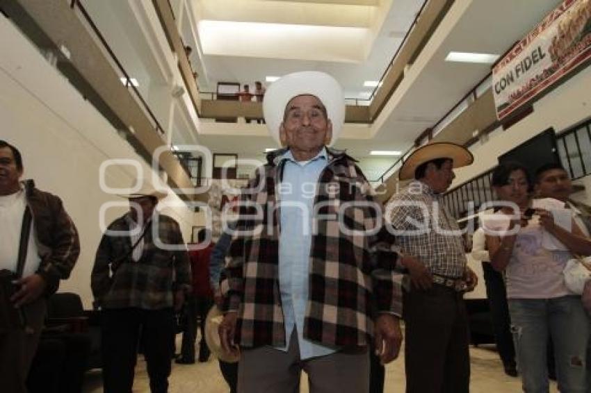 HABITANTES CUETZALAN APOYAN A FIDEL CONTRERAS DATTOLI