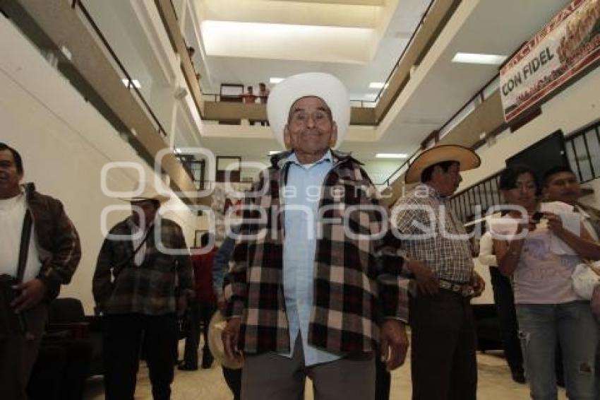 HABITANTES CUETZALAN APOYAN A FIDEL CONTRERAS DATTOLI