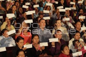 ENTREGA DE CHEQUES DEL CRÉDITO A LA PALABRA DE LA MUJER