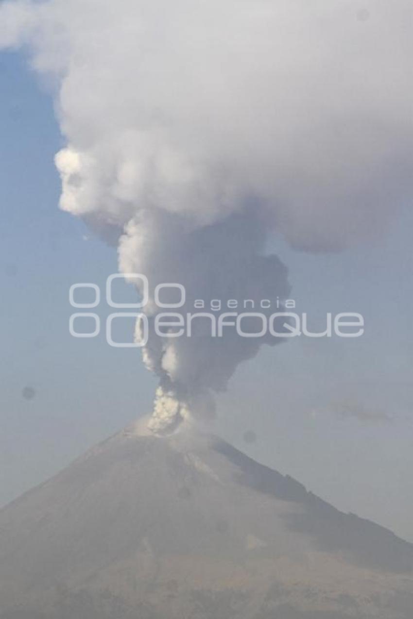 FUMAROLA DEL VOLCÁN POPOCATÉPETL