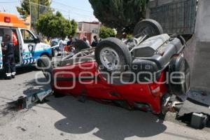 ACCIDENTE AUTOMOVILISTICO COL. TRES CRUCES