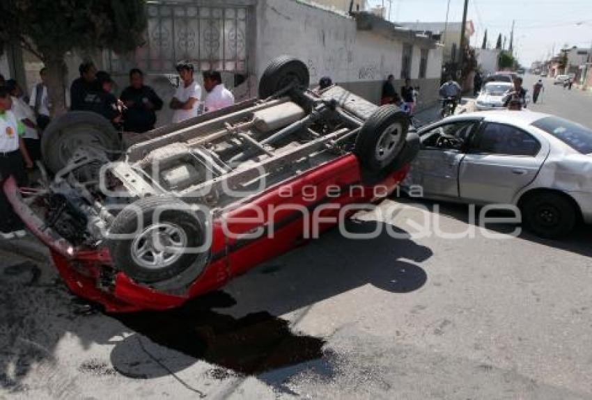 ACCIDENTE AUTOMOVILISTICO COL. TRES CRUCES