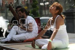 YOGA EN EL ZÓCALO