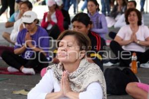 YOGA EN EL ZÓCALO