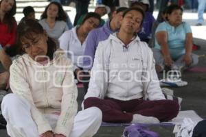 YOGA EN EL ZÓCALO