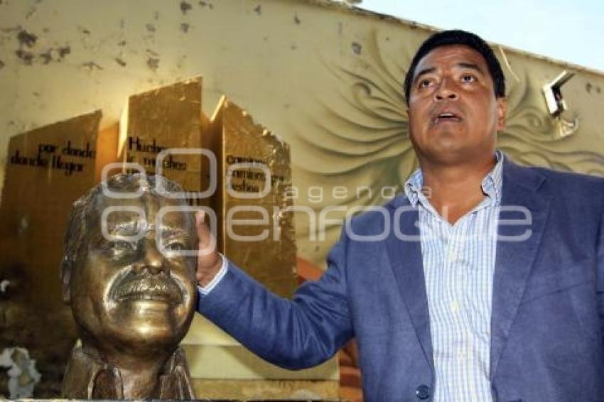 COLOCAN BUSTO DE LUIS DONALDO COLOSIO