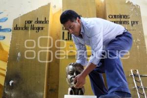 COLOCAN BUSTO DE LUIS DONALDO COLOSIO