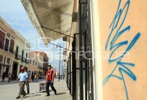 FACHADAS CON GRAFFITTIS PREVIO A TIANGUIS TURÍSTICO