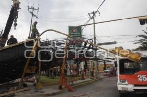 COLAPSA ESTRUCTURA . PUENTE