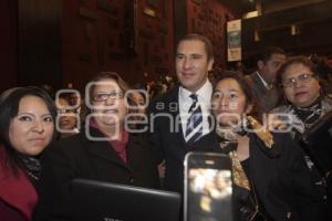 GOBIERNO . ENTREGA DE COMPUTADORAS