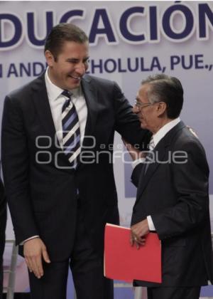 GOBIERNO . ENTREGA DE COMPUTADORAS