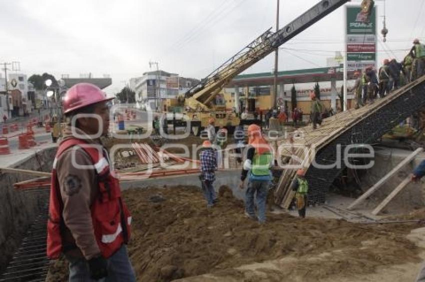 COLAPSA ESTRUCTURA . PUENTE