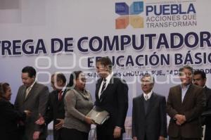 GOBIERNO . ENTREGA DE COMPUTADORAS