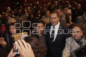 GOBIERNO . ENTREGA DE COMPUTADORAS