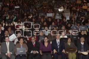 GOBIERNO . ENTREGA DE COMPUTADORAS