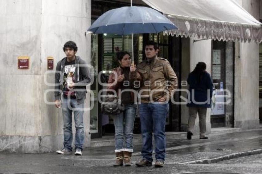 LLUVIA EN LA ANGELOPÓLIS
