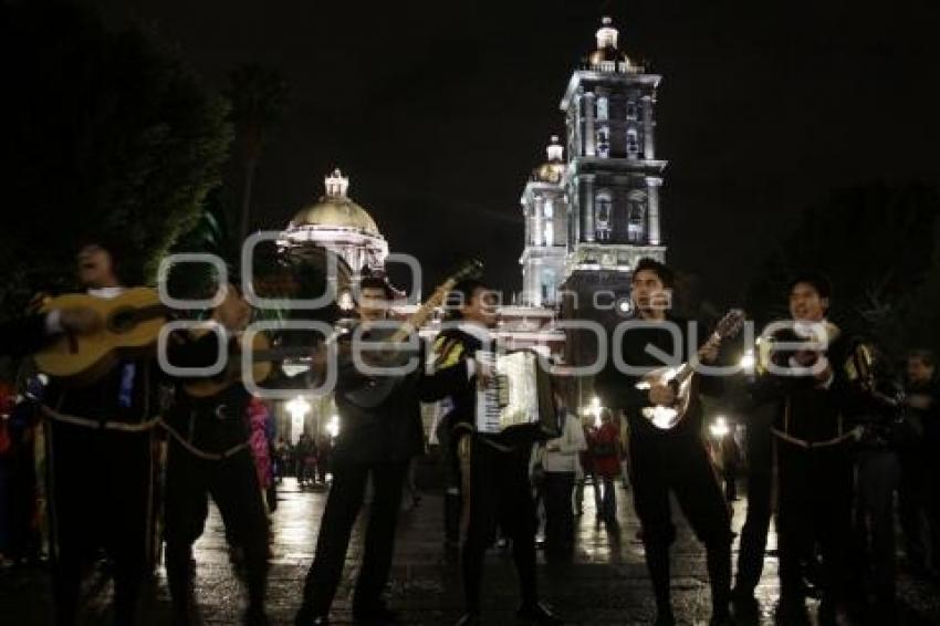 TUNAS EN EL ZÓCALO DE LA CIUDAD