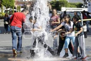 SE MOJAN EN LAS FUENTES DEL ZÓCALO