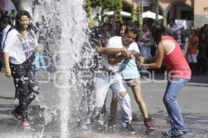 SE MOJAN EN LAS FUENTES DEL ZÓCALO