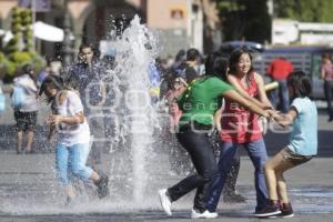 SE MOJAN EN LAS FUENTES DEL ZÓCALO