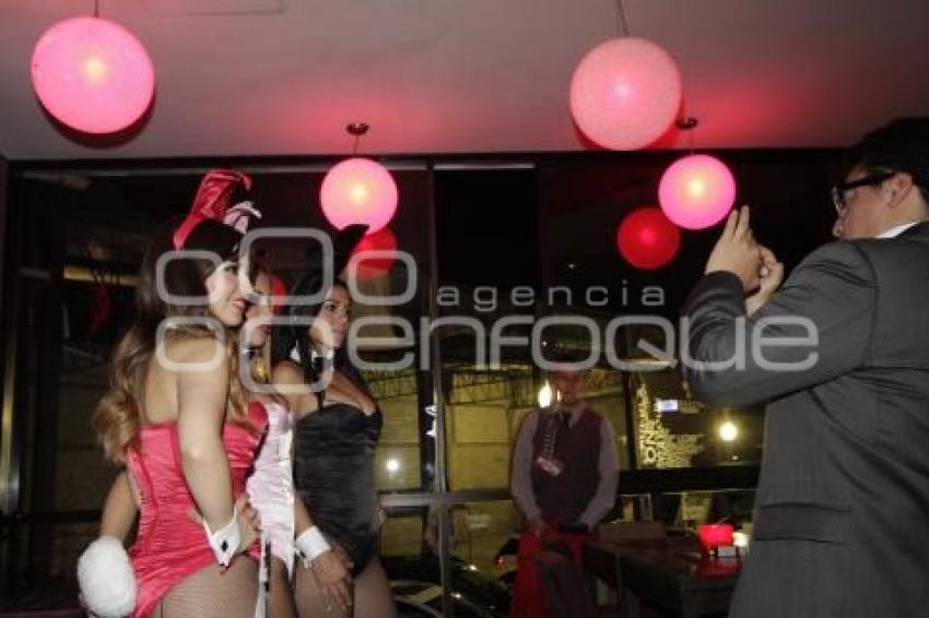 EDECANES DE PLAYBOY EN EL TIANGUIS TURÍSTICO
