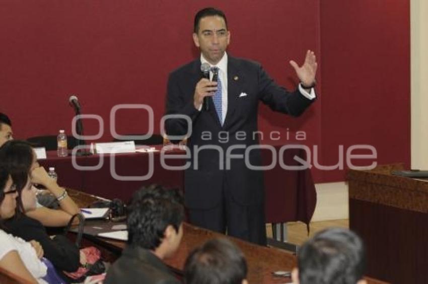 JAVIER LOZANO EN LA UPAEP