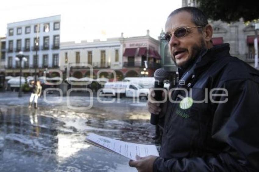RECOLECTORES VOLUNTARIOS LIMPIAN EL ZÓCALO DE LA CIUDAD