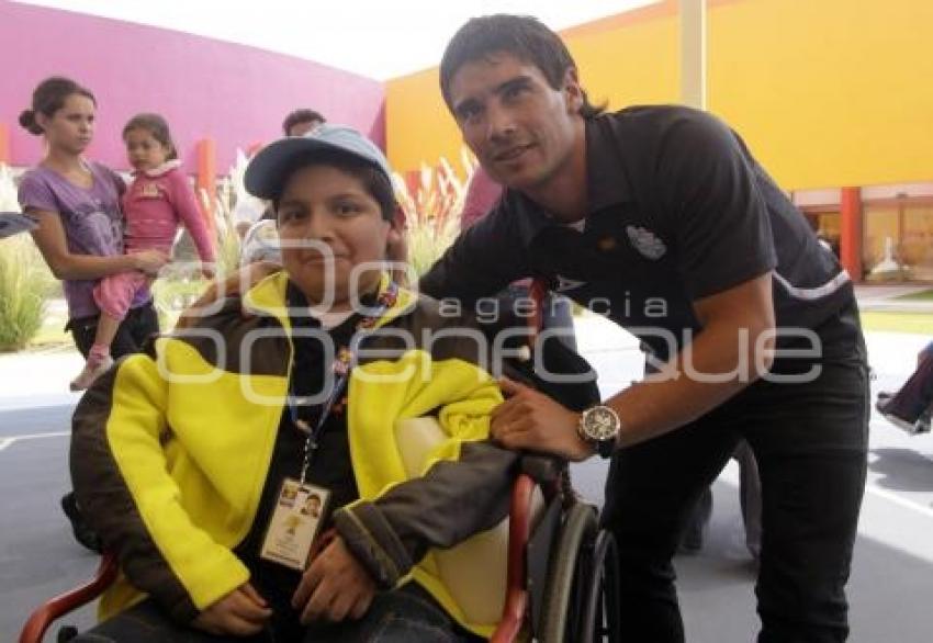 JUGADORES DEL PUEBLA VISITAN EL CRIT