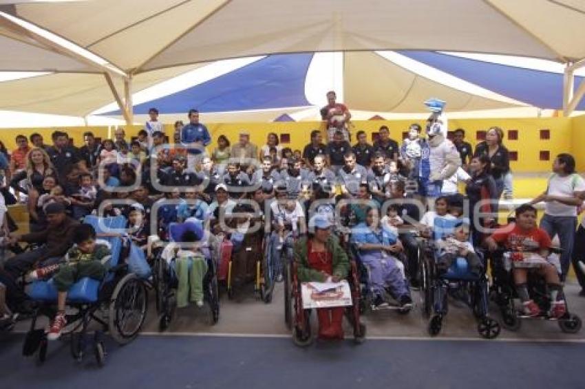 JUGADORES DEL PUEBLA VISITAN EL CRIT