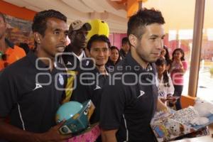 JUGADORES DEL PUEBLA VISITAN EL CRIT
