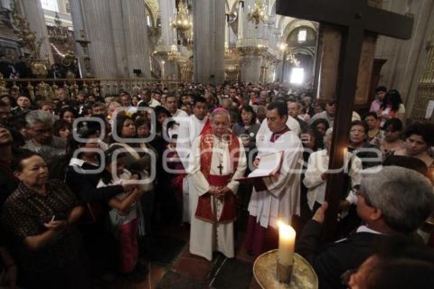 VIACRUCIS DENTRO DE CATEDRAL