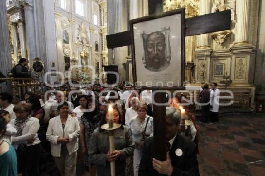 VIACRUCIS DENTRO DE CATEDRAL