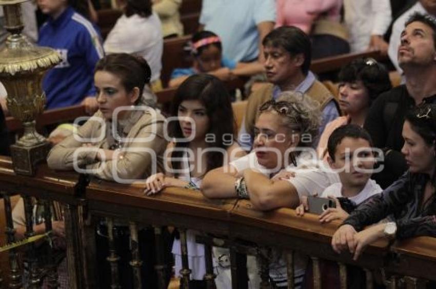 VIACRUCIS DENTRO DE CATEDRAL