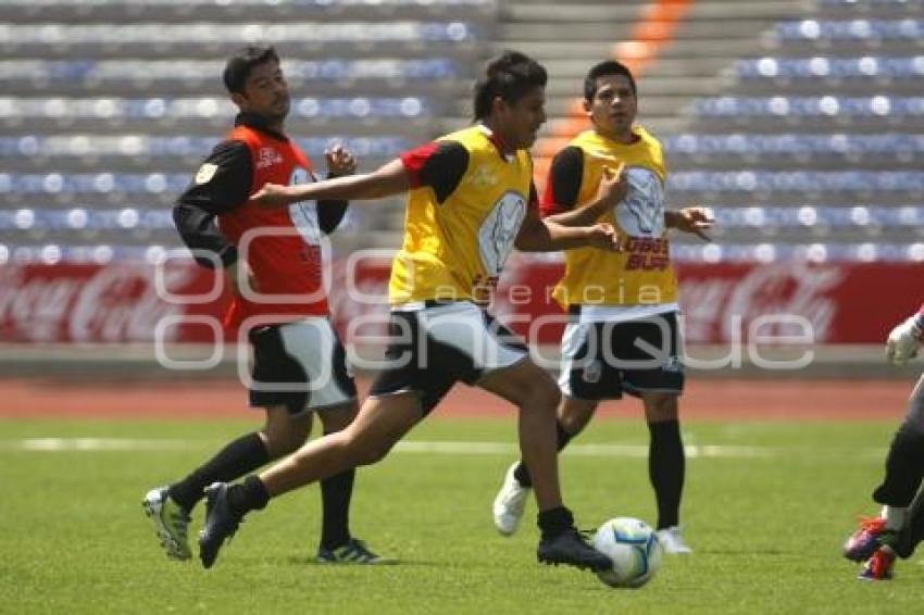 FUTBOL . ENTRENAMIENTO LOBOS