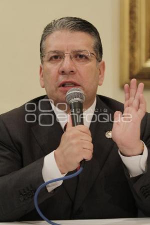 ENRIQUE DOGER ANUNCIA QUE NO VA A LA PRESIDENCIA MUNICIPAL
