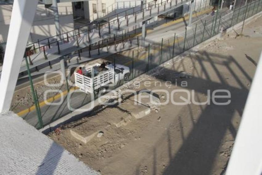 PUENTE PEATONAL INCONCLUSO METROBÚS