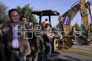 VELÁZQUEZ SUPERVISÓ OBRA EN SAN FELIPE HUEYOTLIPAN