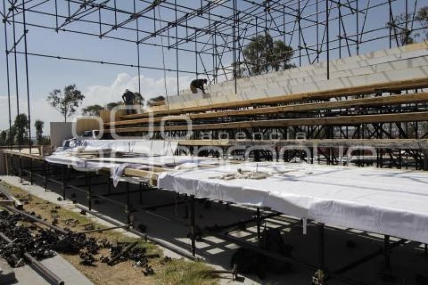 INICIA COLOCACIÓN DEL TEMPLETE PARA DESFILE