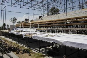 INICIA COLOCACIÓN DEL TEMPLETE PARA DESFILE
