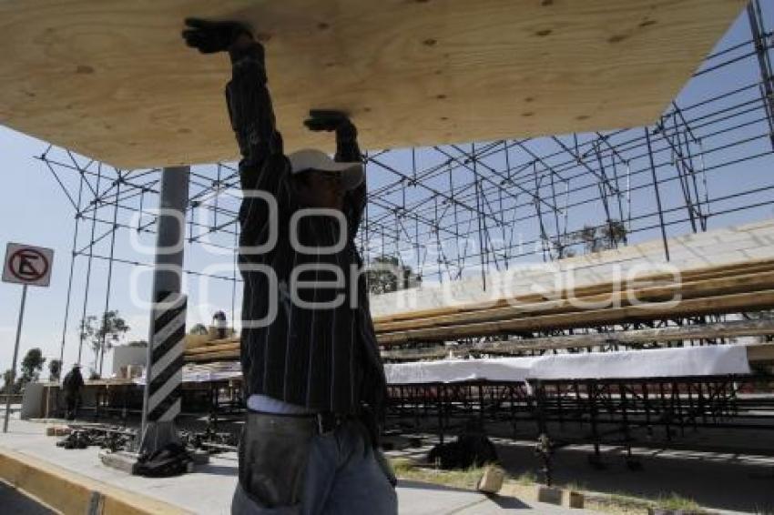INICIA COLOCACIÓN DEL TEMPLETE PARA DESFILE