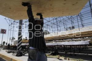 INICIA COLOCACIÓN DEL TEMPLETE PARA DESFILE