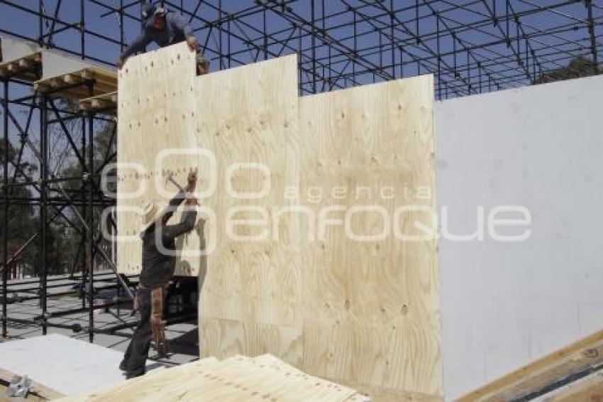 INICIA COLOCACIÓN DEL TEMPLETE PARA DESFILE