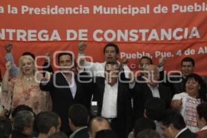 ENRIQUE AGÜERA RECIBE CONSTANCIA COMO CANDIDATO