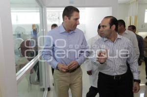 INAUGURA GOBERNADOR UNIDAD DE ESTABILIZACIÓN EN HOSPITAL