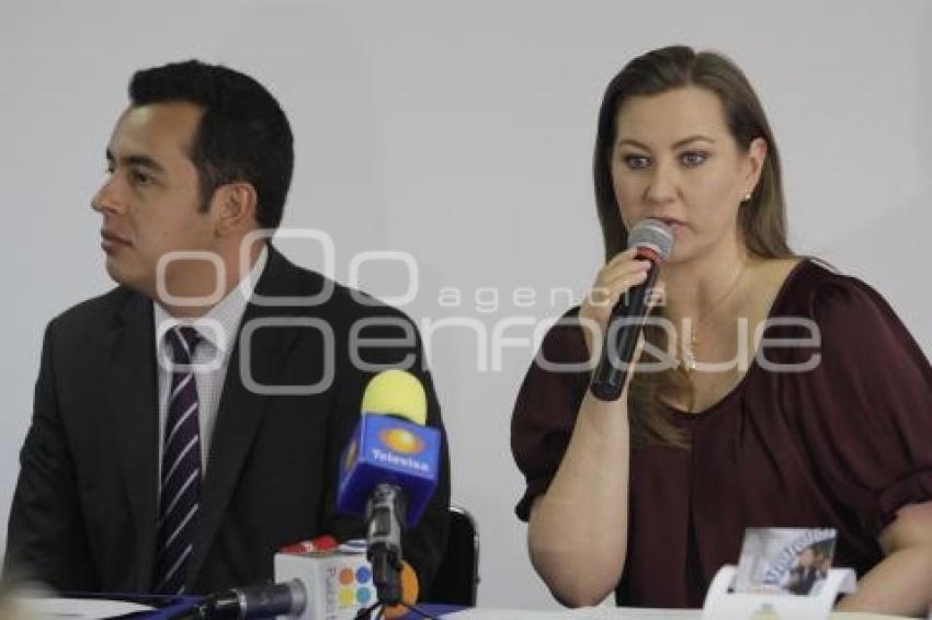 PRESENTAN BECA UN NIÑO INDÍGENA